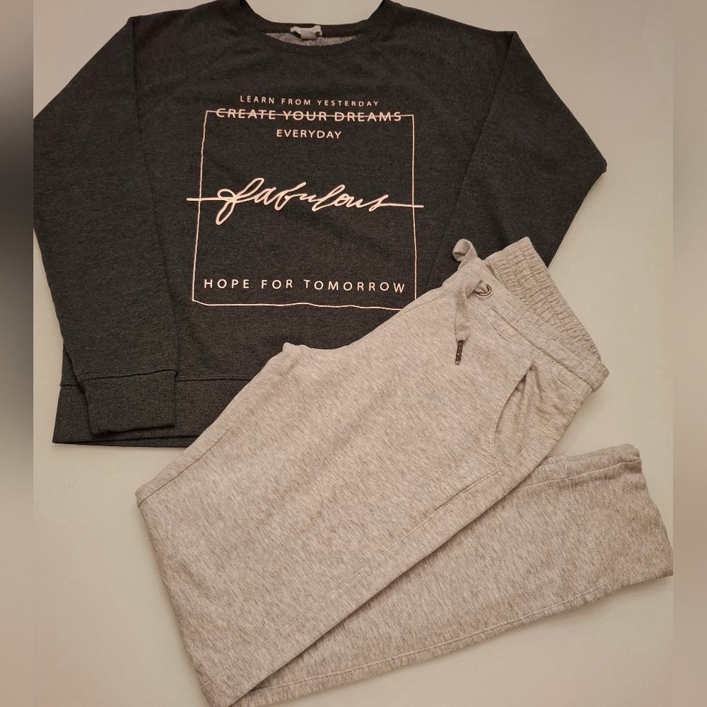 Amisu Charcoal Sweatshirt With An Inspirational Touch And Gray Joggers Set